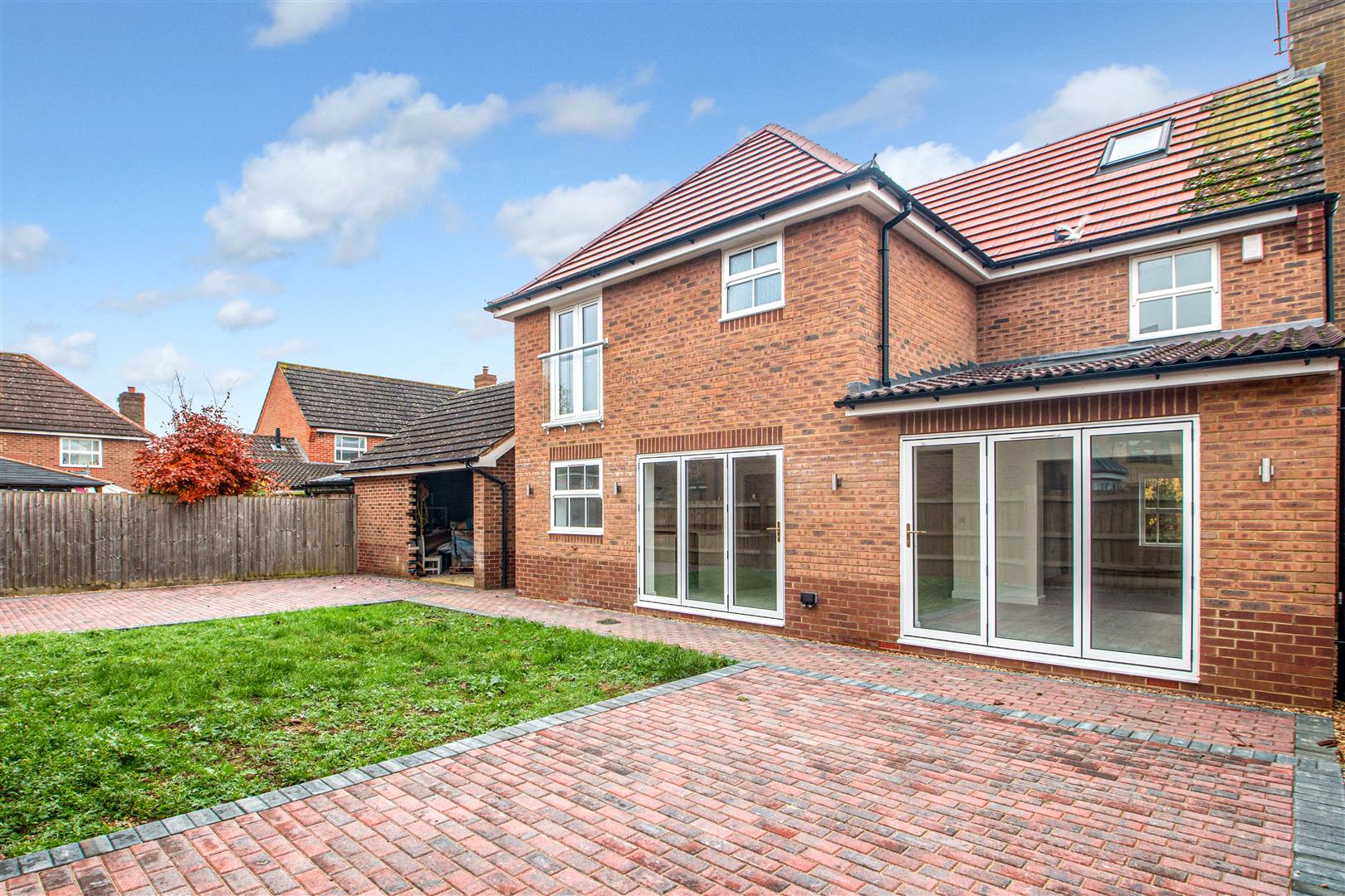 6 bed property in Carnweather Court, Milton Keynes